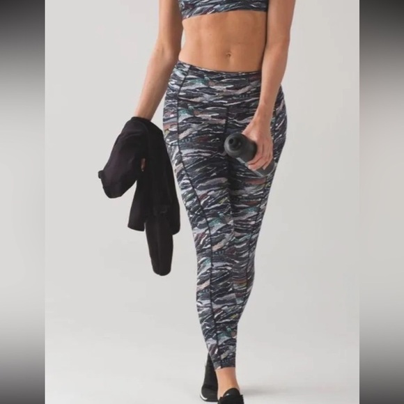 Lululemon Fast and Free 7/8 Tights Nulux in Mini Sweatr Black Multi, size 6 - Picture 1 of 7